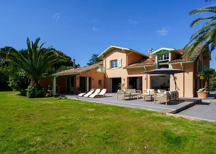 Villa La Conciergerie A Biarritz, Avec Fronton Pour Pelote Basque, Boulodrome, Bar-Comptoir